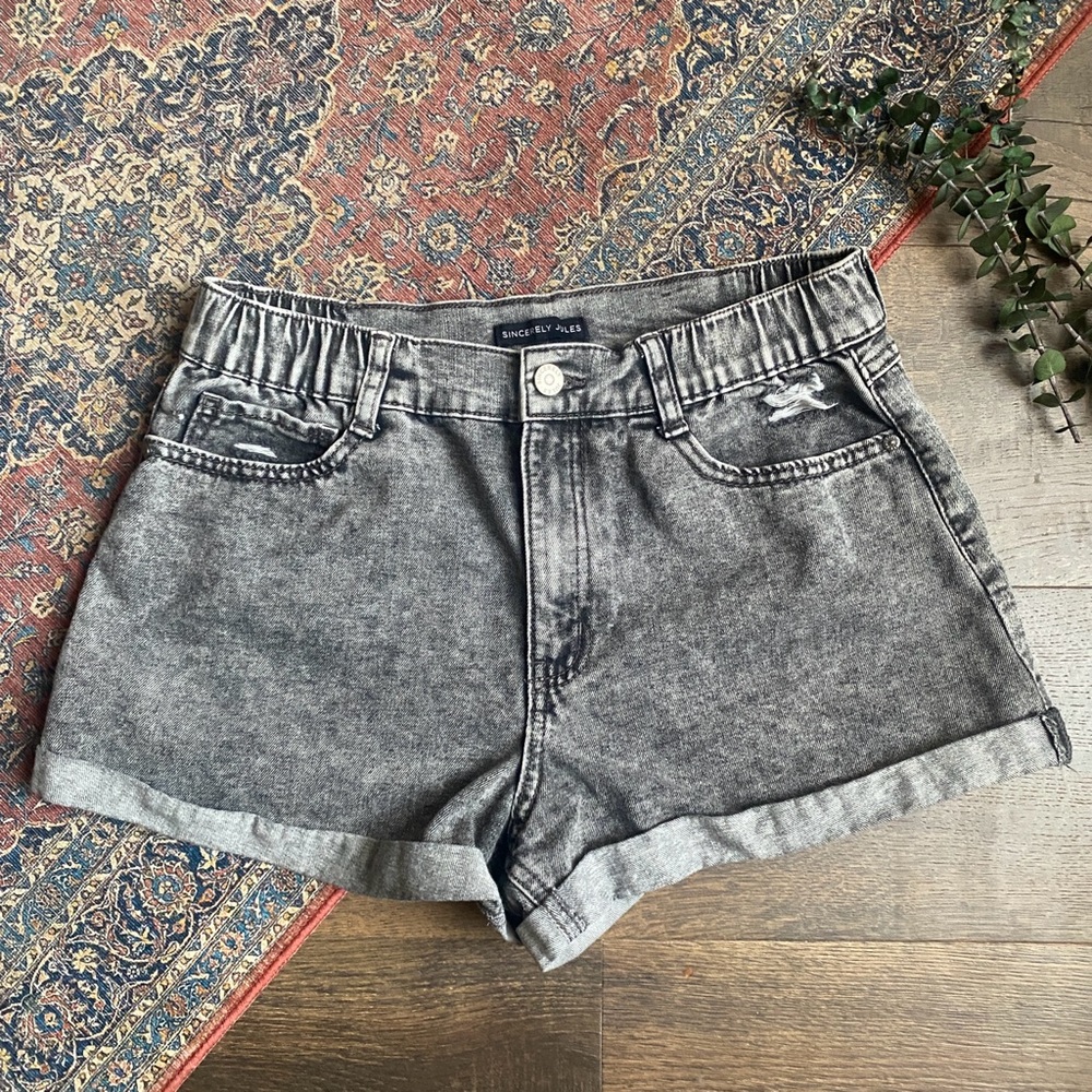 Women’s Black Faded Jean Shorts – Size 9/29